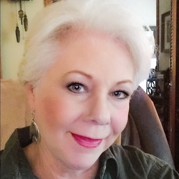 Meet your Posher, Candace - Picture 1 of 1